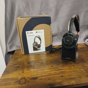 Poly Voyager Focus UC B825